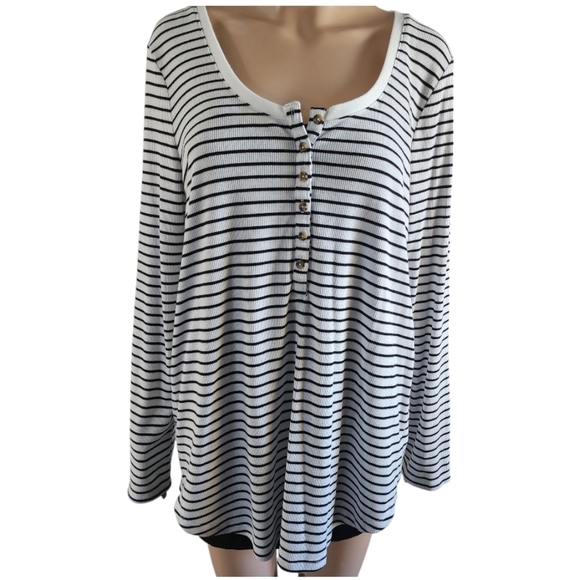 2/20$ Old navy black/ white striped long sleeves knit sweater, XXL - Picture 4 of 11